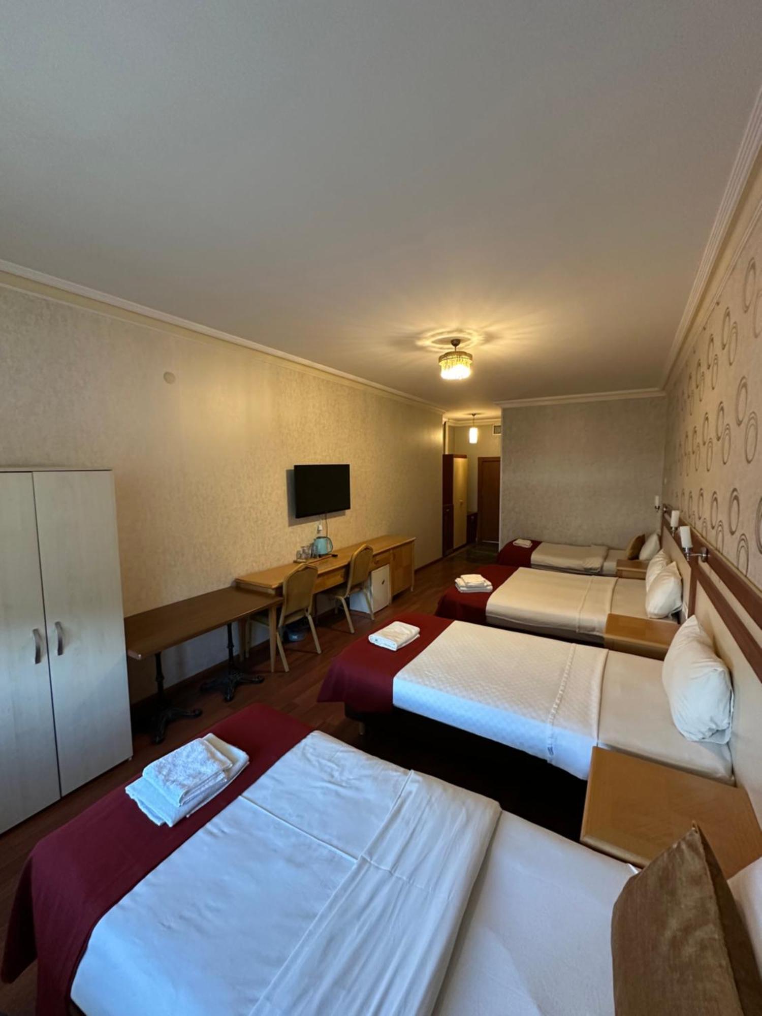 Safir Hotels 锡利夫里 外观 照片